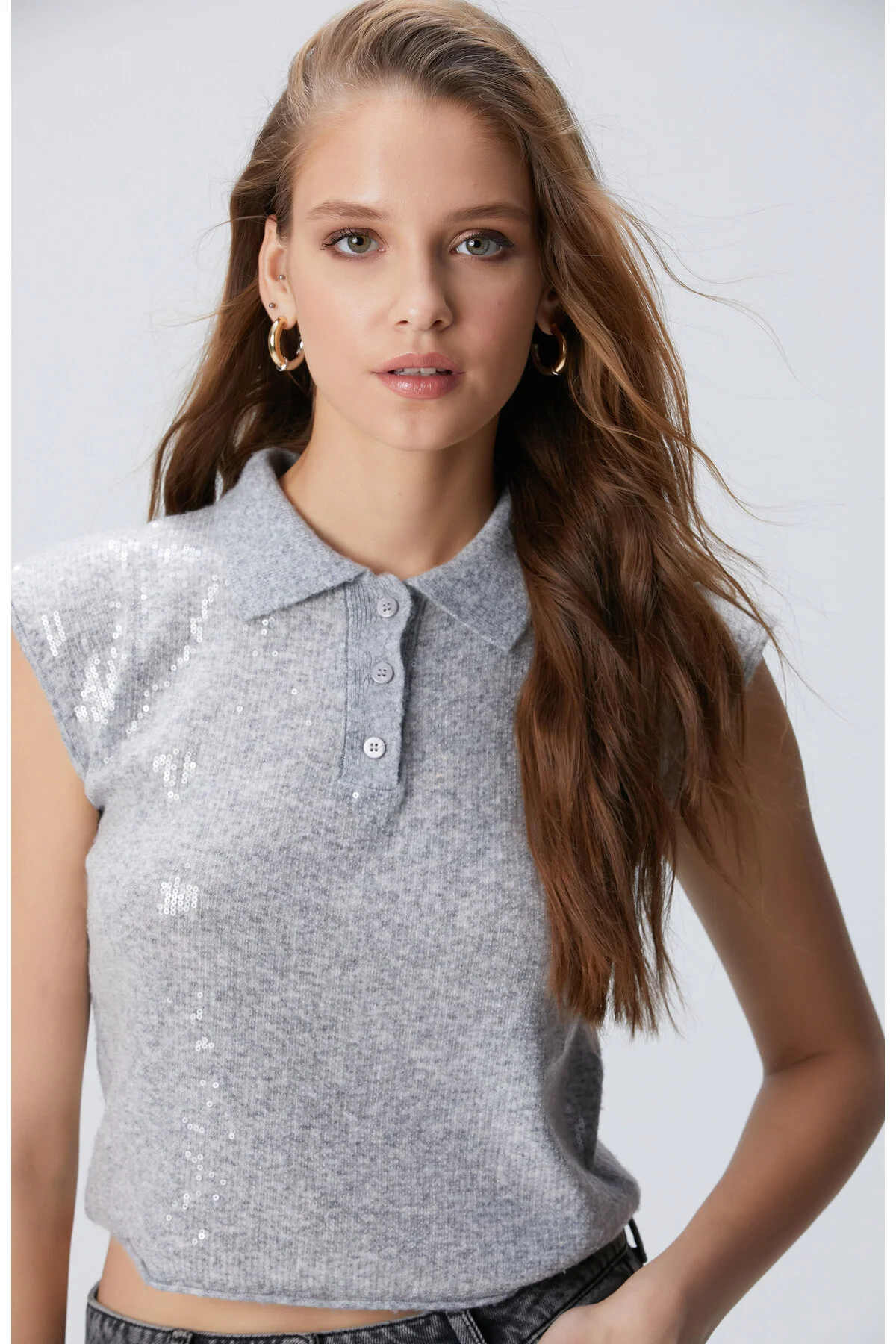 Network Payetli Gri Triko Kazak - Dizi kıyafeti