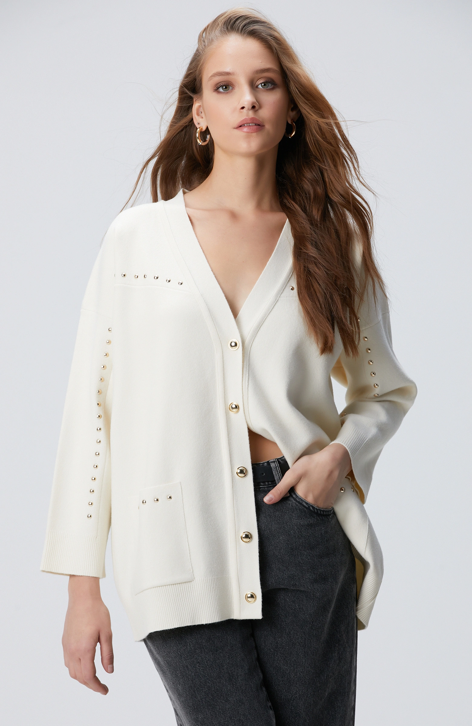 Network Kırık Beyaz Hırka - Dizi kıyafeti